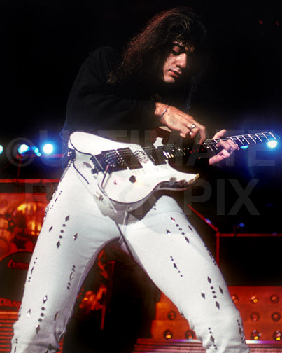 Photo of guitarist Vito Bratta of White Lion in concert in 1989 by Marty Temme