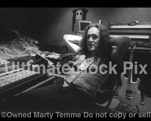 Photo of Vivian Campbell in the recording studio in 1991 by Marty Temme