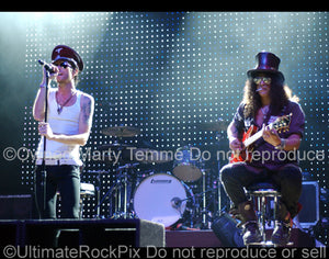 Photo of Scott Weiland and Slash of Velvet Revolver in concert in 2008 by Marty Temme