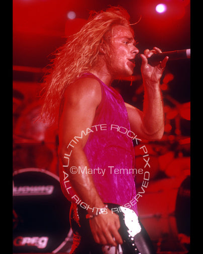 Photo of singer Mike Tramp of White Lion in concert in 1989 by Marty Temme
