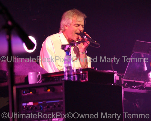 Photo of Richard Wright and David Gilmour of Pink Floyd in concert by Marty Temme