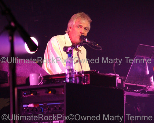 Photo of keyboardist Richard Wright of Pink Floyd in concert by Marty Temme