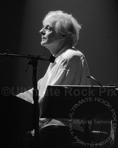 Black and white photo of keyboardist Richard Wright of Pink Floyd in concert by Marty Temme