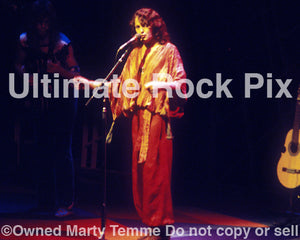 Photo of vocalist Jon Anderson of Yes in concert in 1978 by Marty Temme