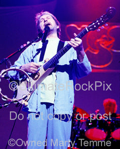 Photo of singer Jon Anderson of Yes in concert in 2003 by Marty Temme