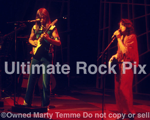 Photo of Steve Howe and Jon Anderson of Yes in concert in 1978 - yesshja7325